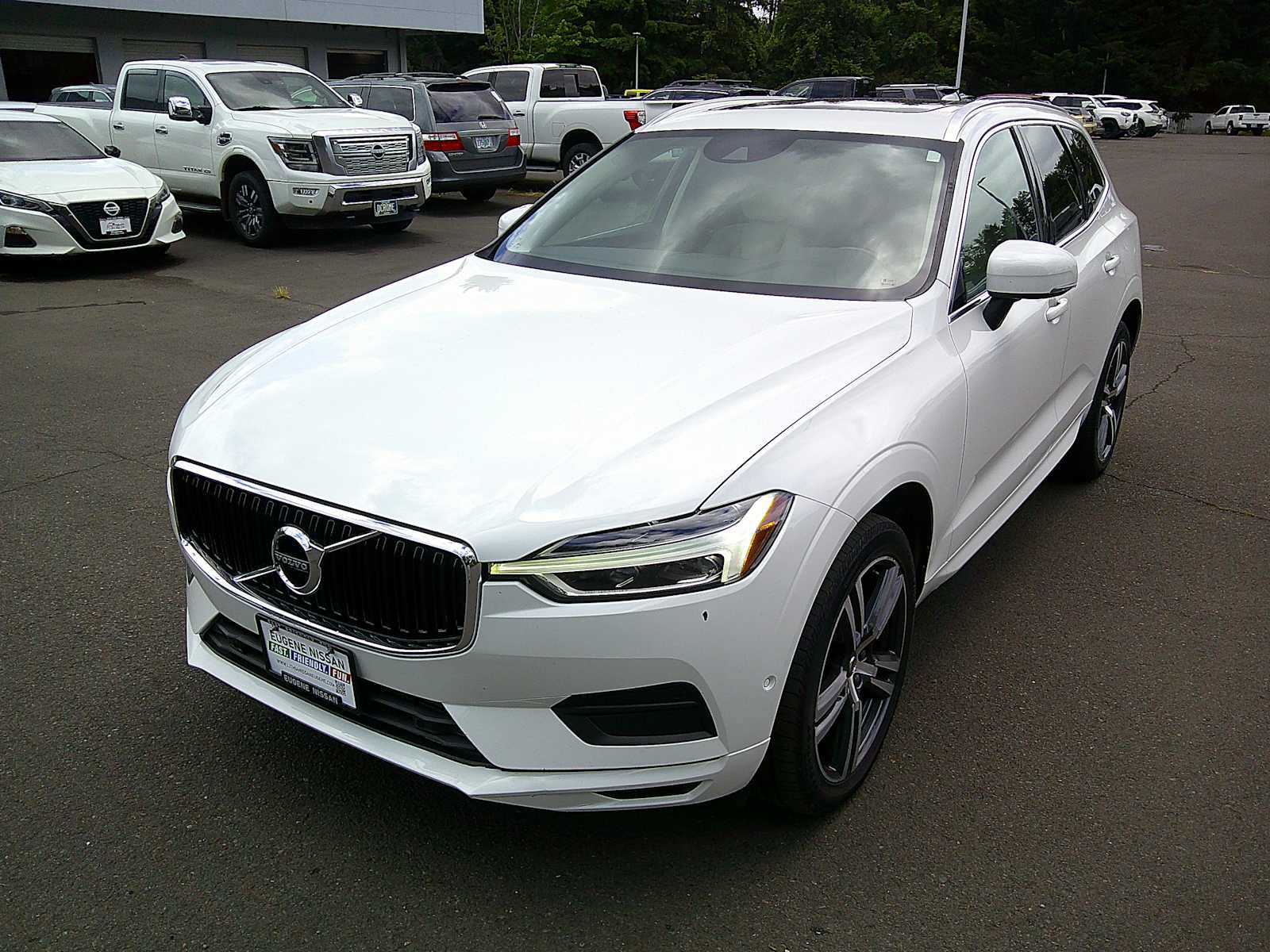 Used 2019 Volvo XC60 T5 Momentum w/ Premium Package AWD/4WD image 1