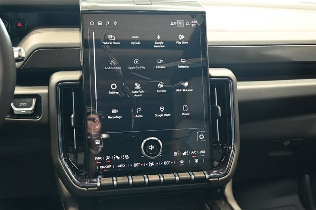 New 2026 GMC Yukon XL AT4 w/ AT4 Premium Plus Package AWD/4WD image 17