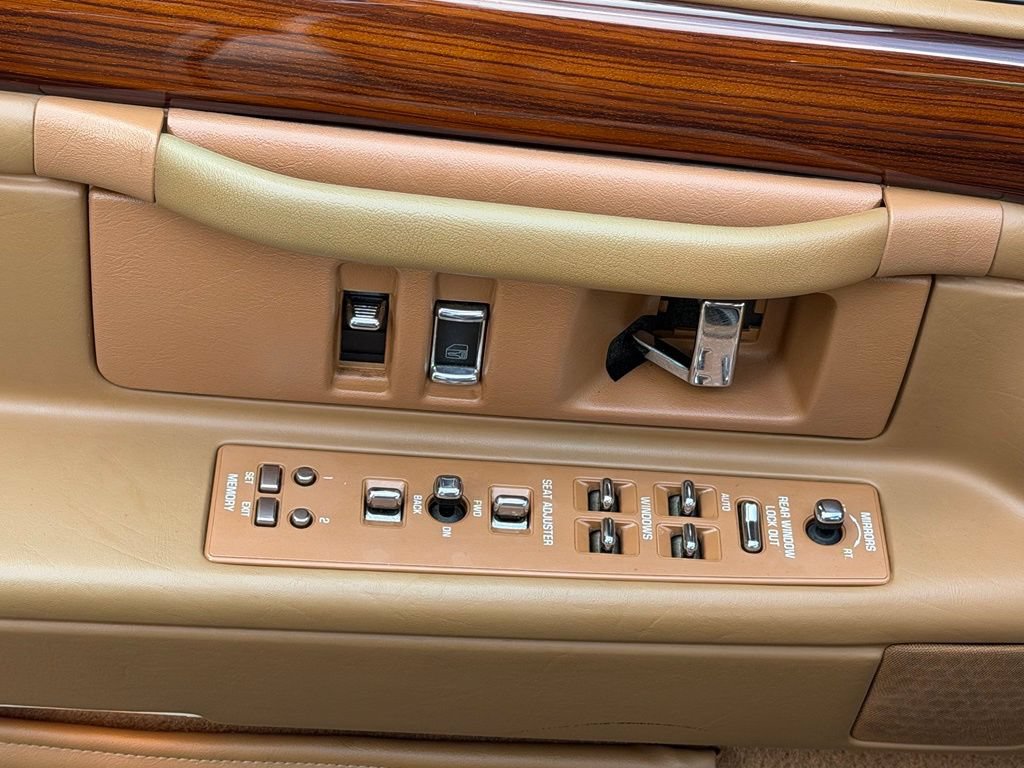 Used 1994 Cadillac De Ville Concours FWD image 30