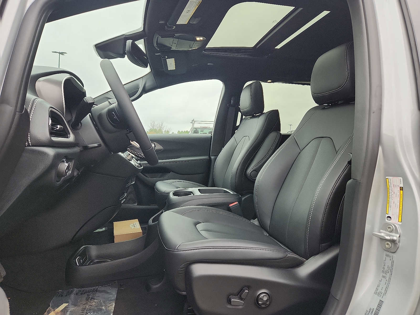New 2026 Chrysler Pacifica Select image 9