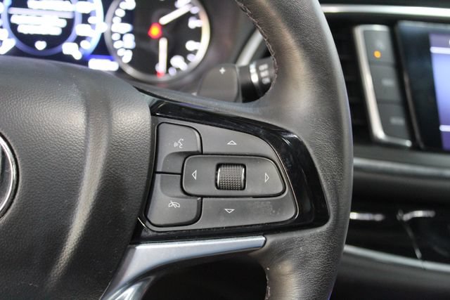 Used 2022 Buick Enclave Avenir w/ Avenir Technology Package AWD/4WD image 17