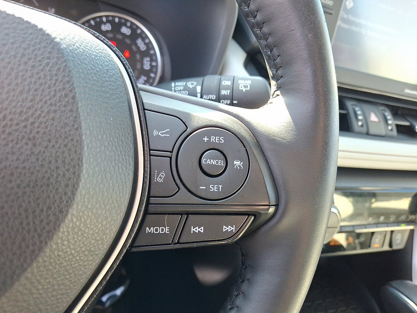 Used 2020 Toyota RAV4 XLE Premium AWD/4WD image 22