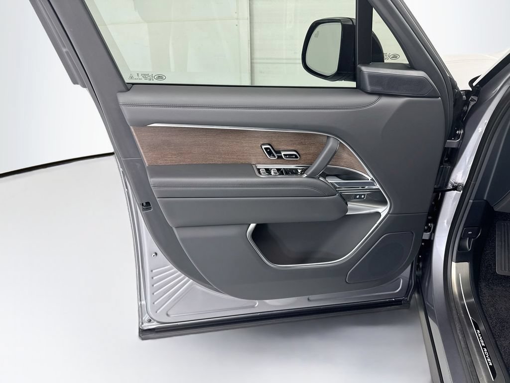 Certified 2025 Land Rover Range Rover SE AWD/4WD image 23