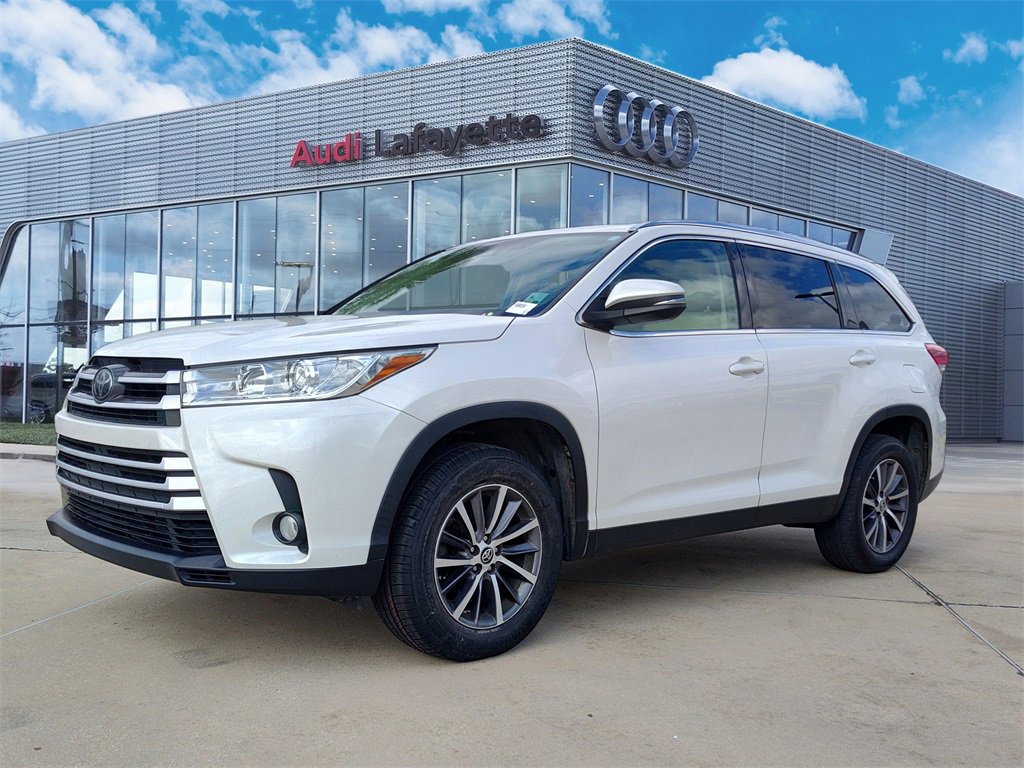 Used 2019 Toyota Highlander SE
