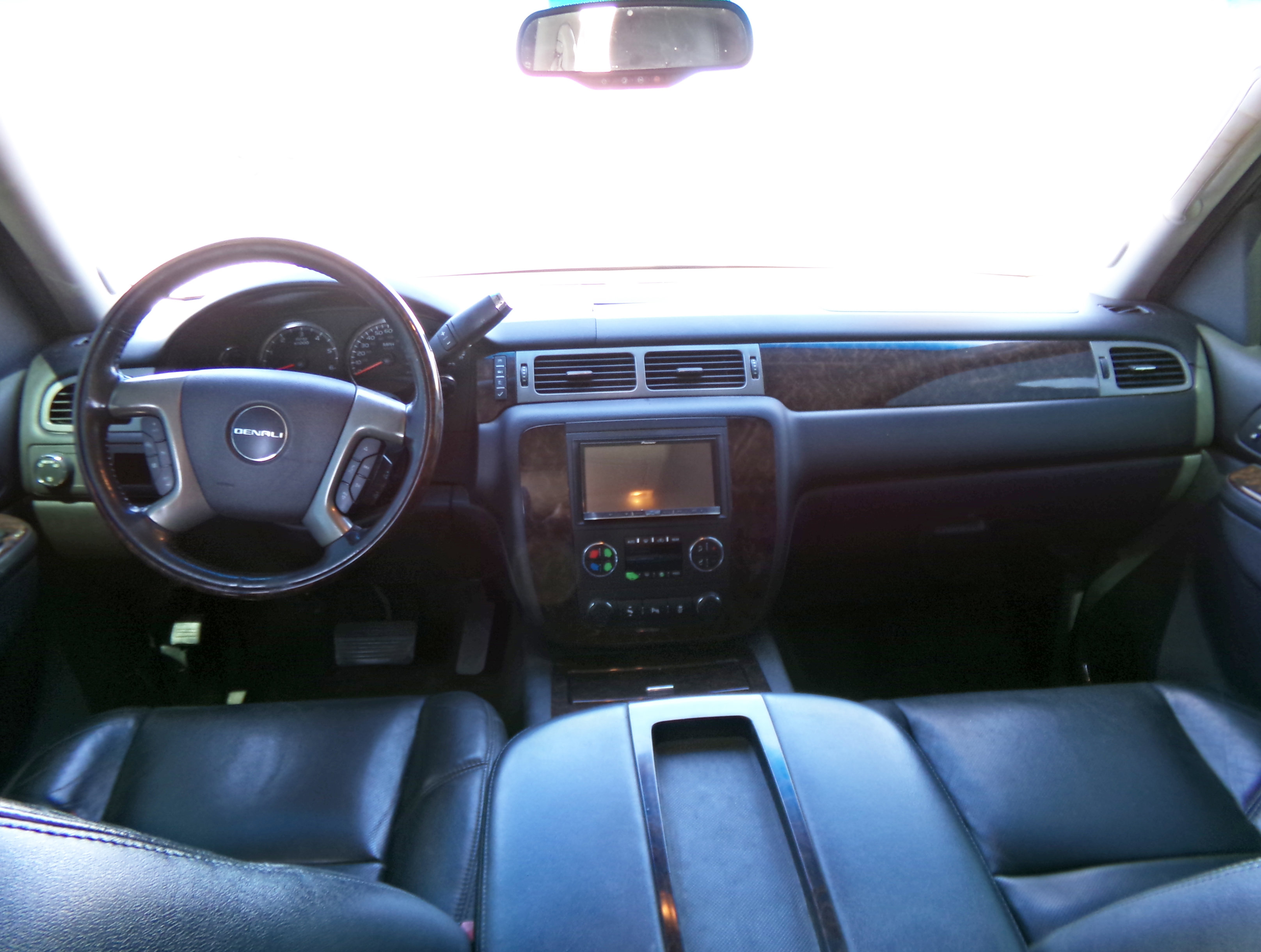 Used 2013 GMC Yukon XL Denali image 9