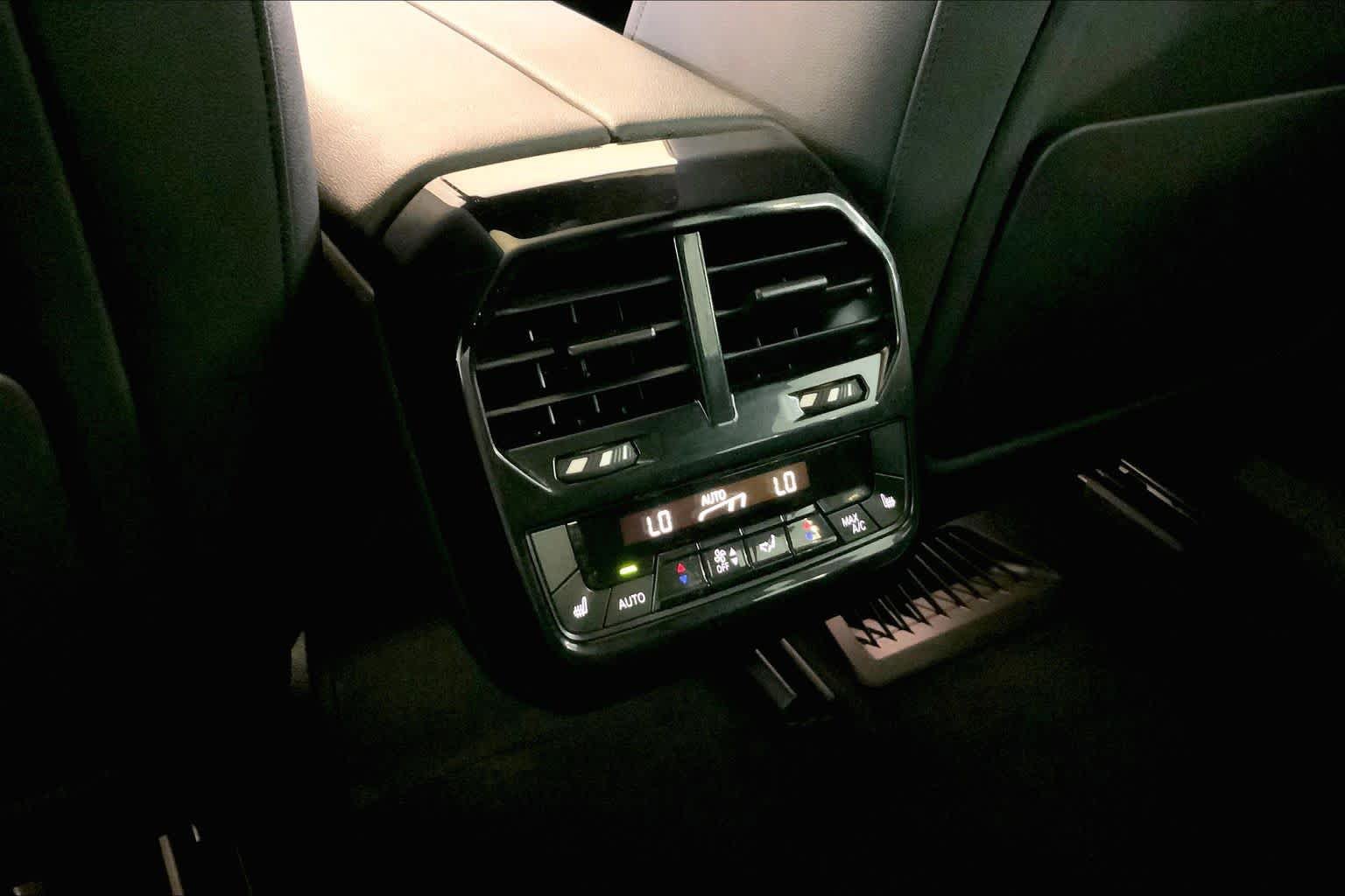 Used 2023 BMW iX xDrive50 w/ Premium Package AWD/4WD image 34