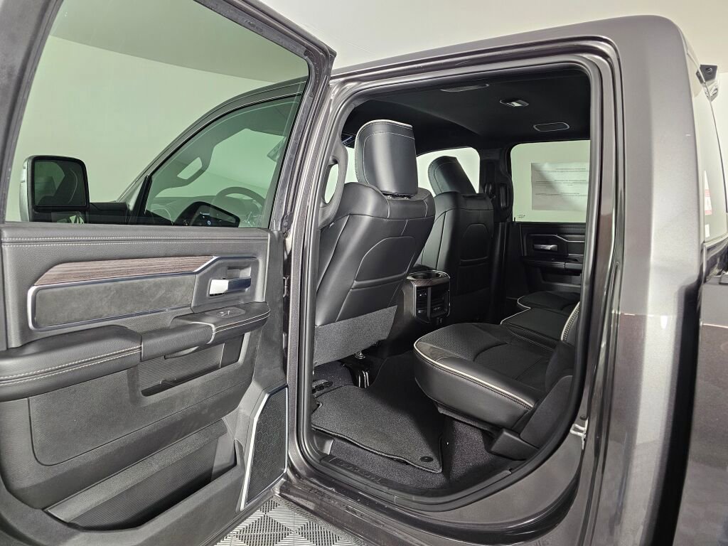 New 2026 RAM 2500 Laramie w/ Night Edition AWD/4WD image 33