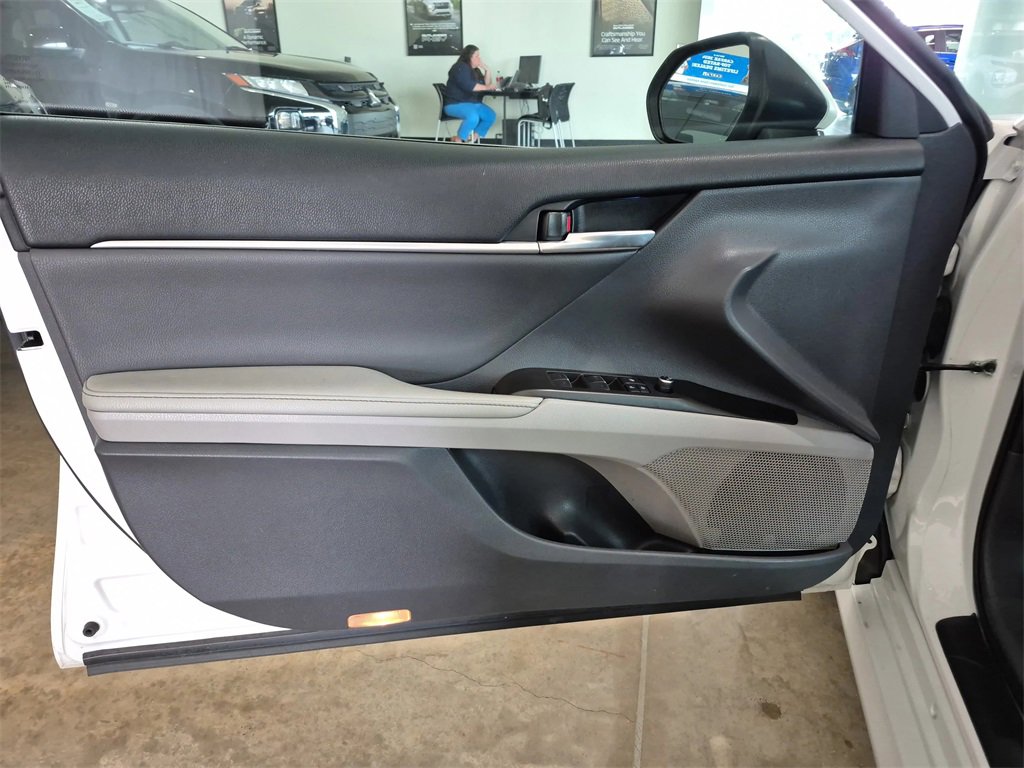 Used 2022 Toyota Camry XLE image 19
