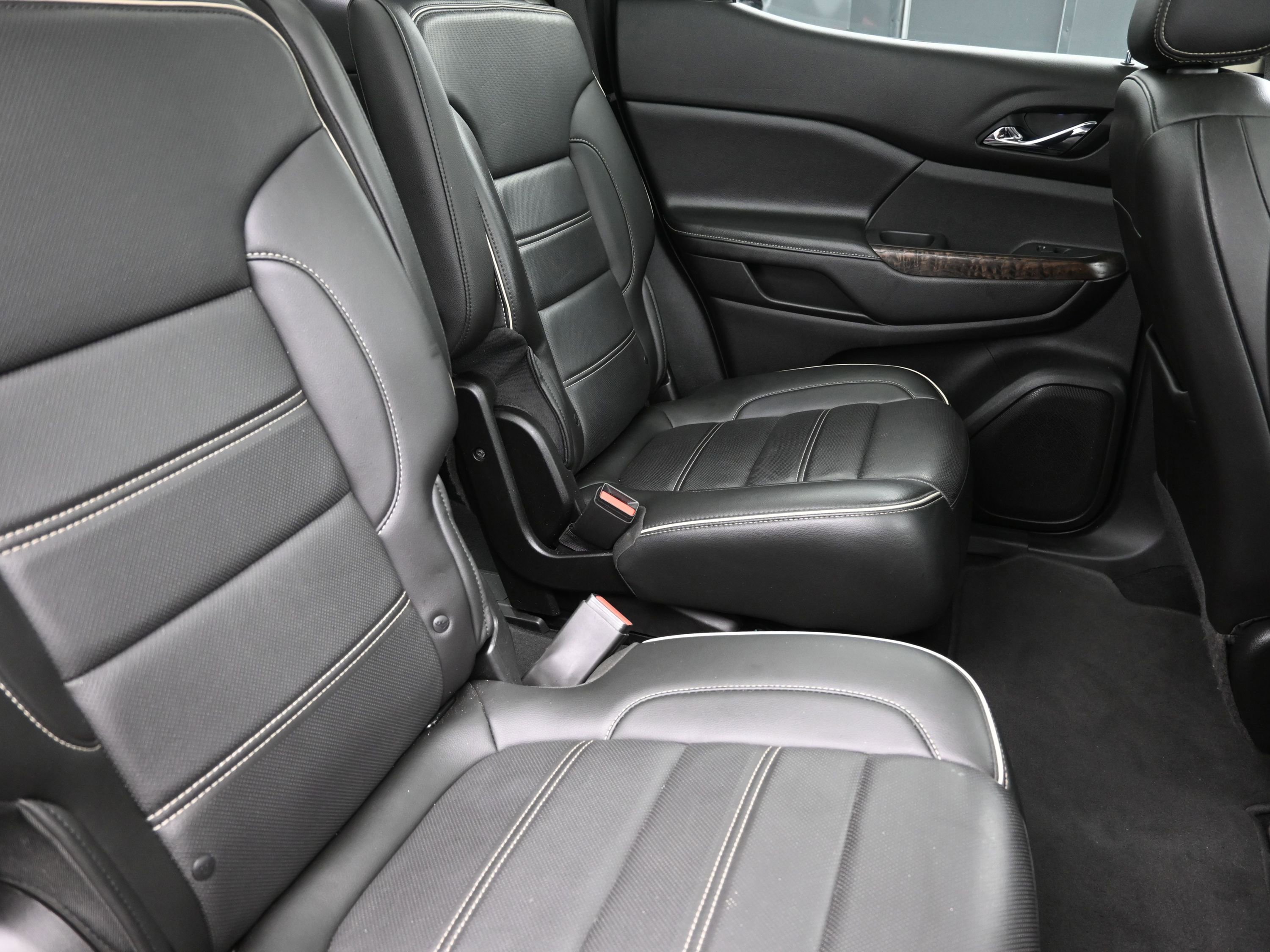 Used 2021 GMC Acadia Denali image 25