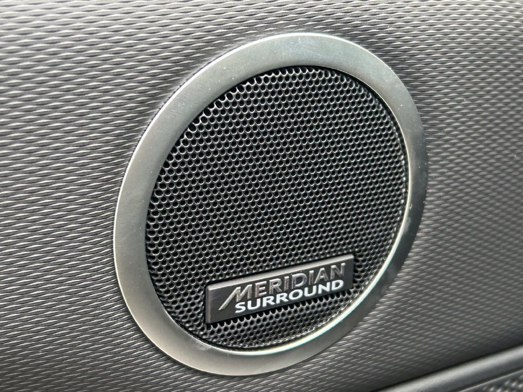 Used 2024 Land Rover Discovery Dynamic SE AWD/4WD image 29