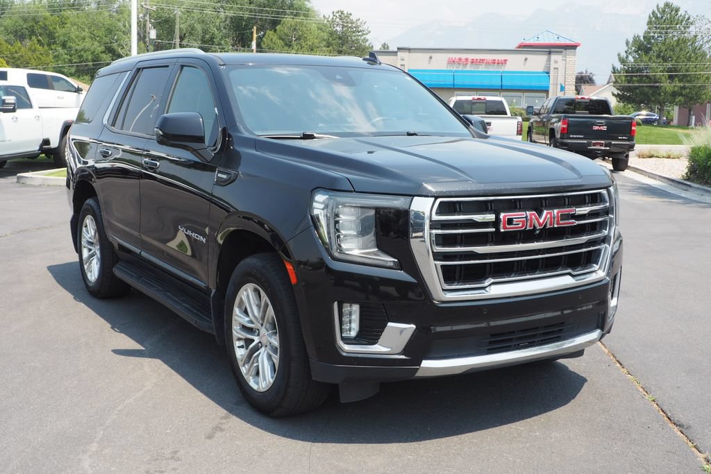 Used 2023 GMC Yukon SLT w/ SLT Premium Package AWD/4WD image 3