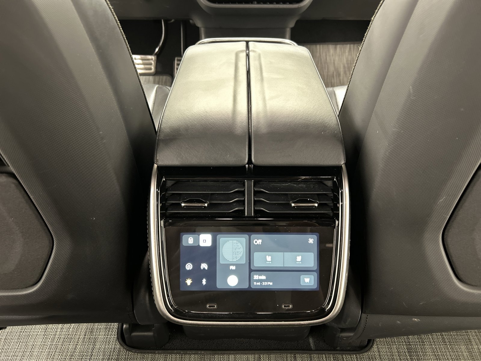 Used 2023 Rivian R1S Adventure image 30