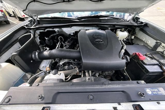 Used 2018 Toyota Tacoma TRD Off-Road w/ Technology Package AWD/4WD image 10