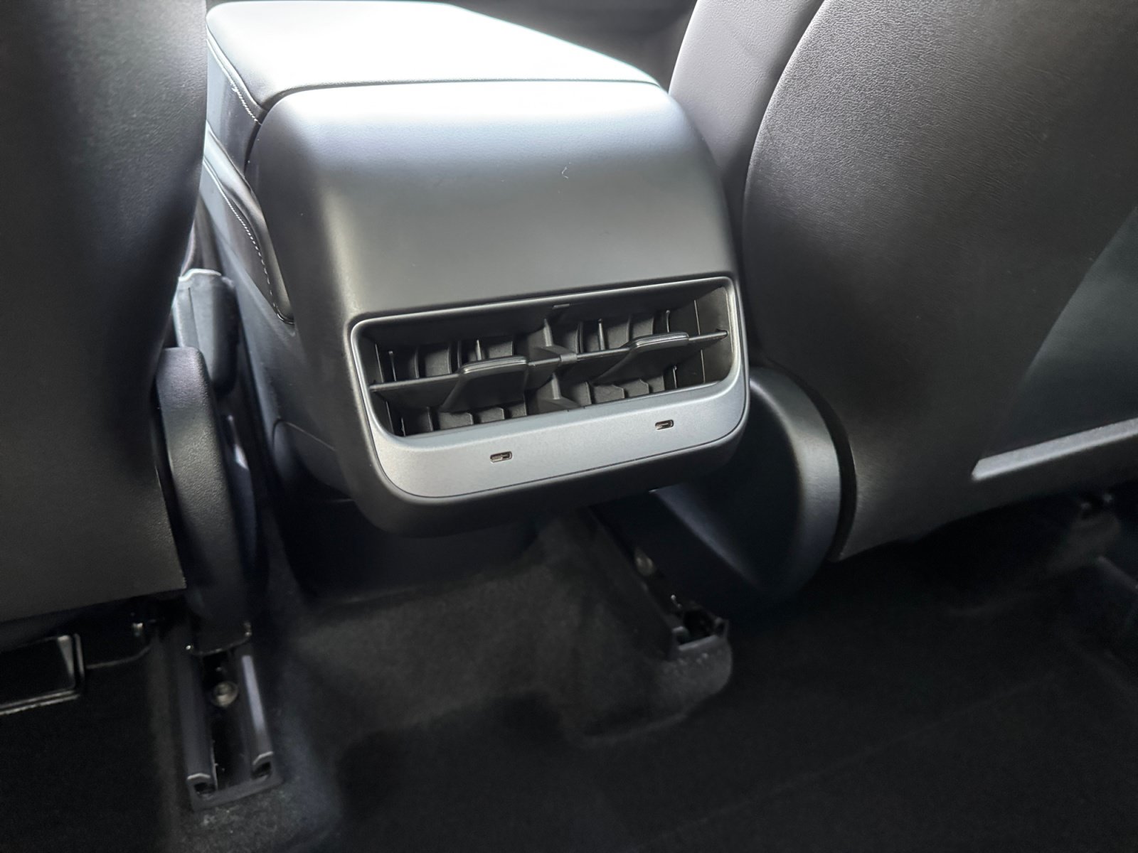 Used 2024 Tesla Model Y 2WD image 14