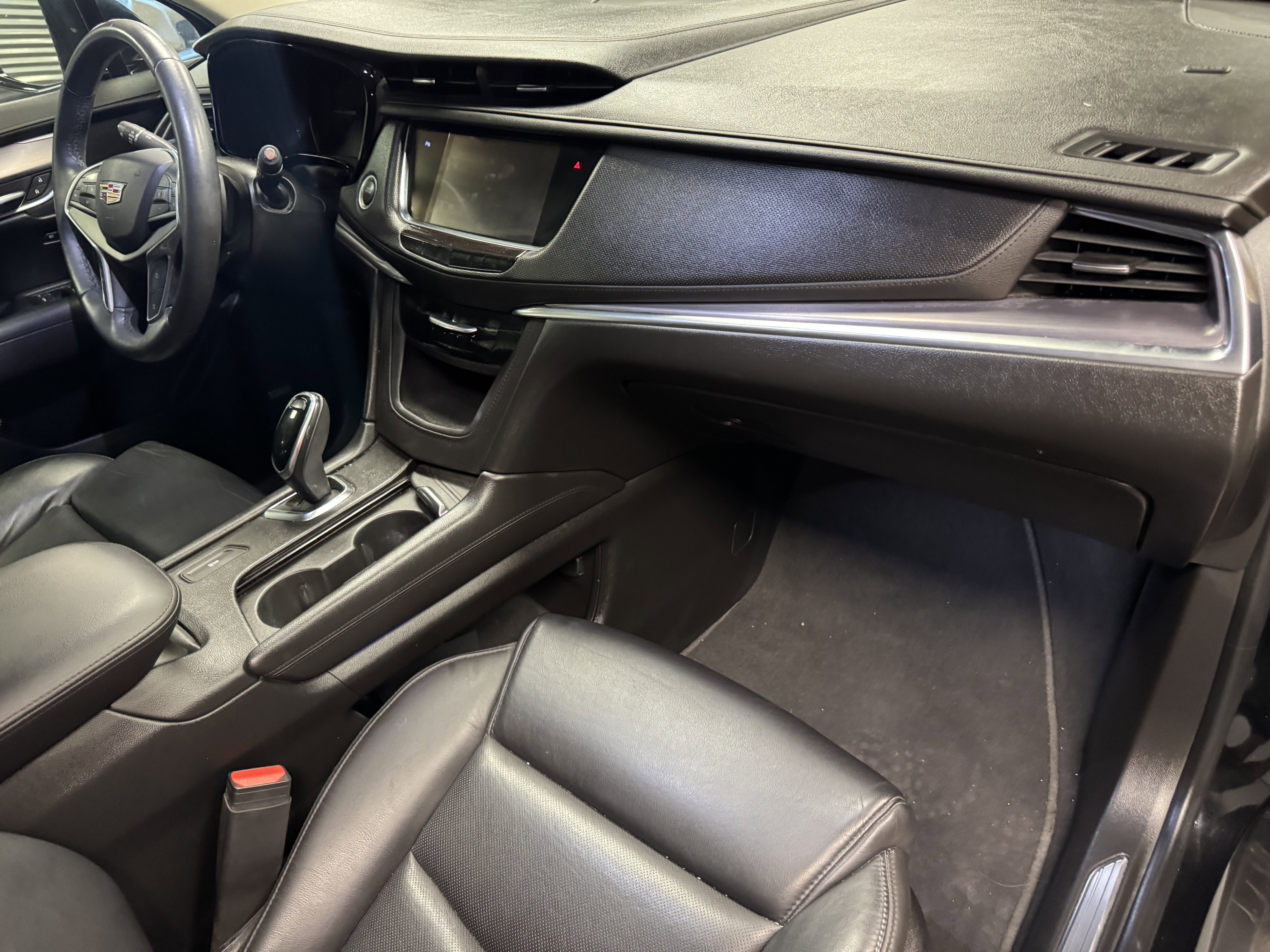 Used 2017 Cadillac XT5 Luxury image 16