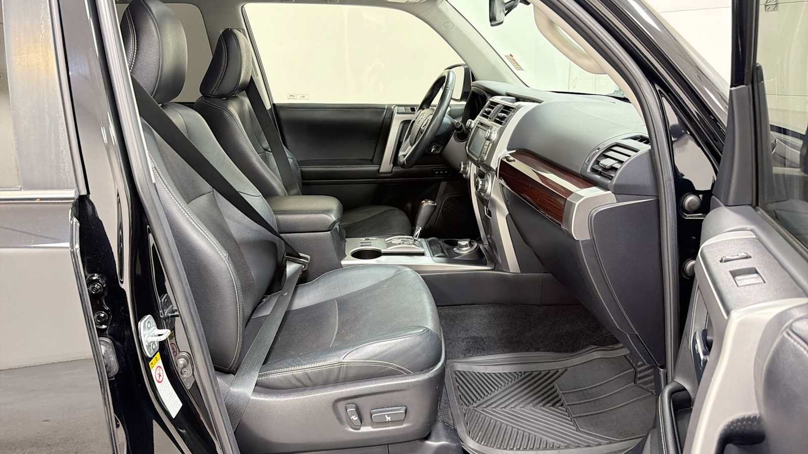 Used 2015 Toyota 4Runner Limited AWD/4WD image 30