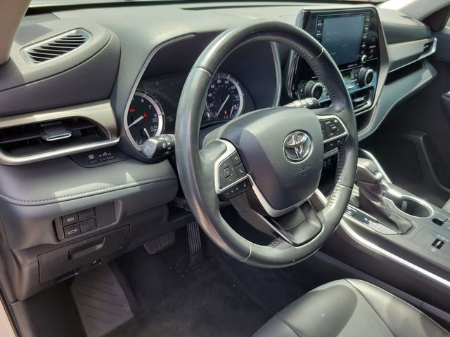 Used 2022 Toyota Highlander XLE FWD image 19