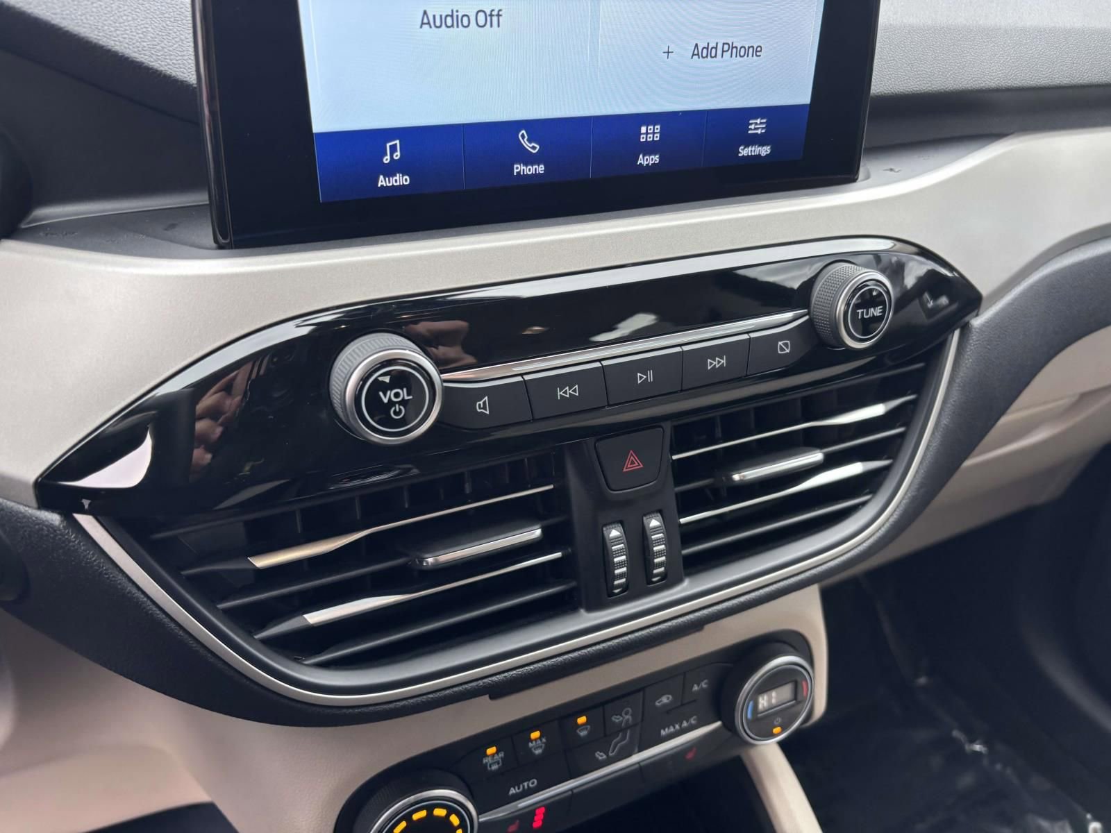 Used 2020 Ford Escape SE image 23