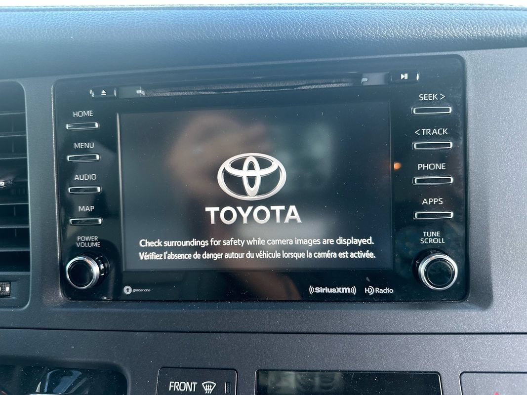 Used 2018 Toyota Sienna XLE w/ XLE Navigation Package AWD/4WD image 19