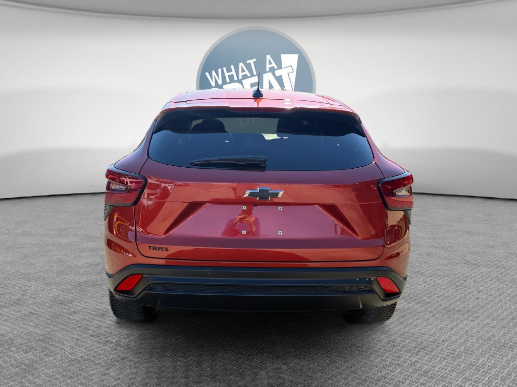 Used 2024 Chevrolet Trax LS w/ LS Convenience Package FWD image 5