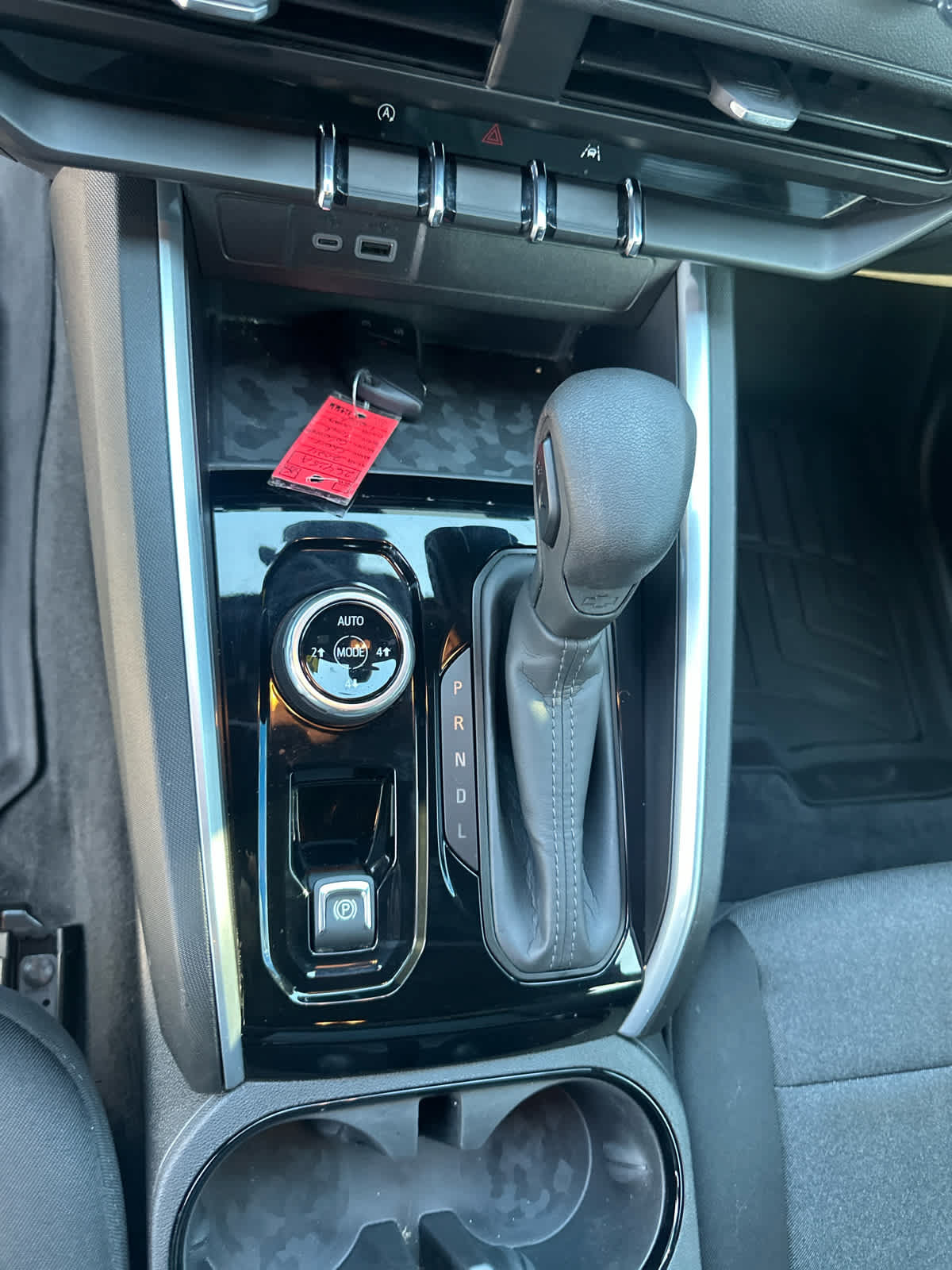 Used 2024 Chevrolet Colorado Trail Boss w/ Technology Package AWD/4WD image 18
