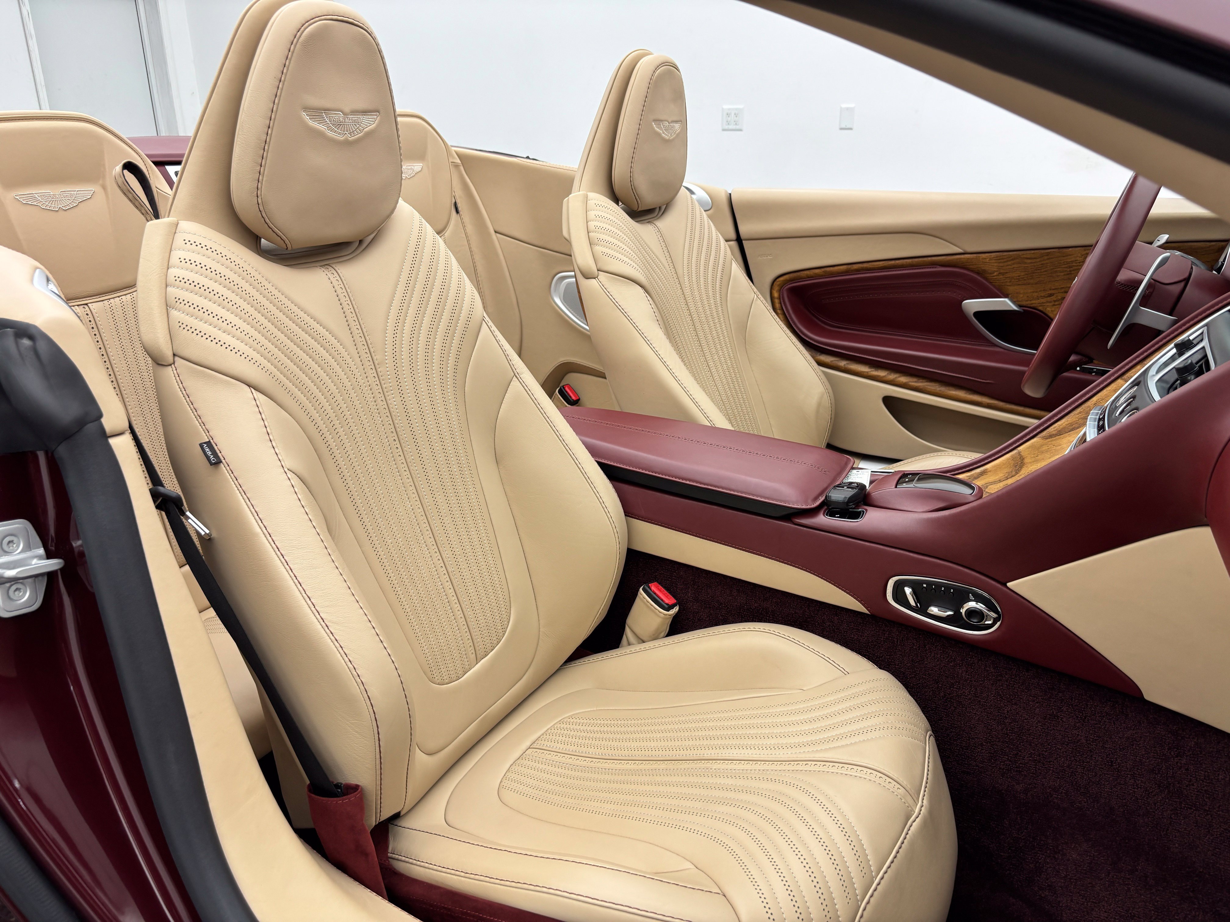 Used 2019 Aston Martin DB11 Volante RWD image 51