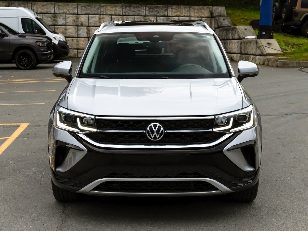 Used 2022 Volkswagen Taos SEL w/ Panoramic Sunroof Package AWD/4WD image 3