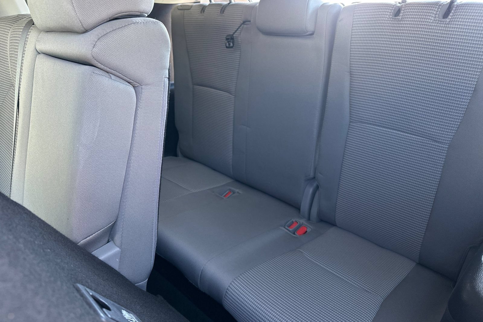 Used 2021 Toyota Highlander LE AWD/4WD image 18