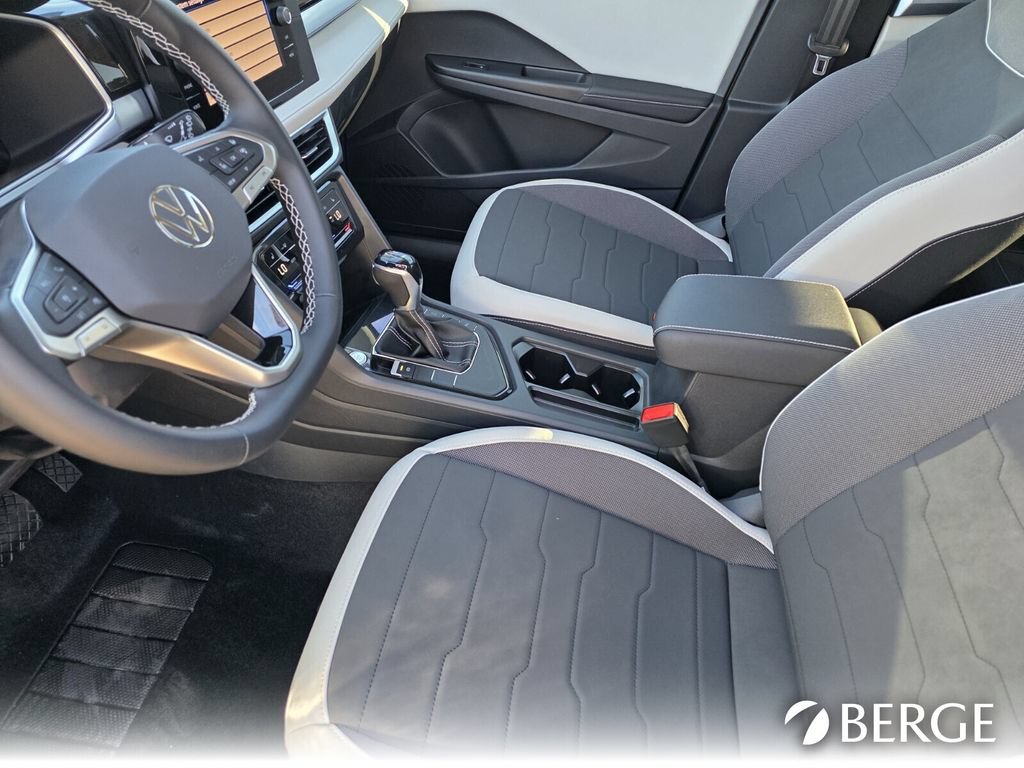 New 2026 Volkswagen Taos SE FWD image 13