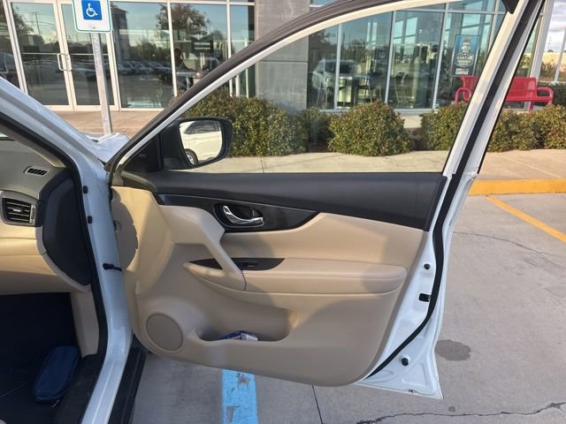 Used 2017 Nissan Rogue SV image 19