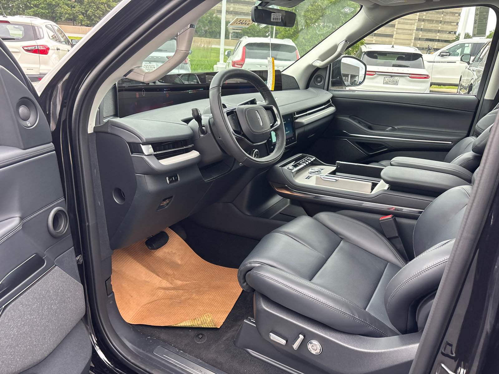 New 2026 Lincoln Navigator Reserve AWD/4WD image 24