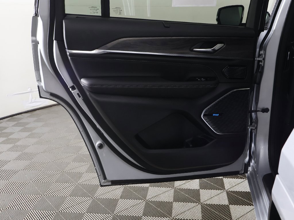 Used 2021 Jeep Grand Cherokee L Overland w/ Luxury Tech Group IV image 31