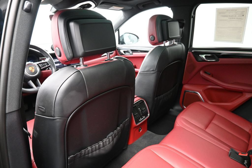 Certified 2023 Porsche Macan S AWD/4WD image 8