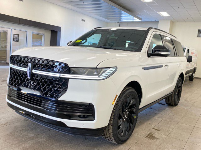 New 2026 Lincoln Navigator Reserve w/ Jet Appearance Package AWD/4WD image 4