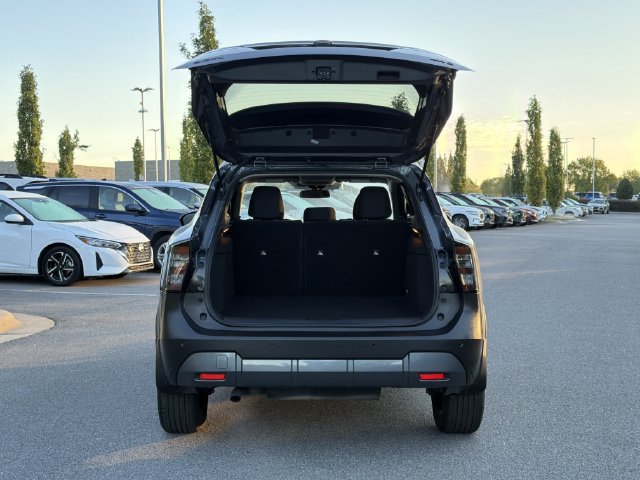 Used 2025 Nissan Kicks SV AWD/4WD image 14