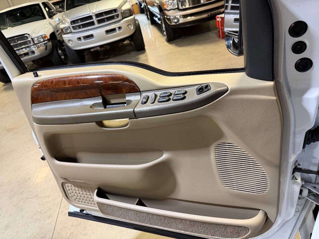 Used 2002 Ford F350 Lariat image 45