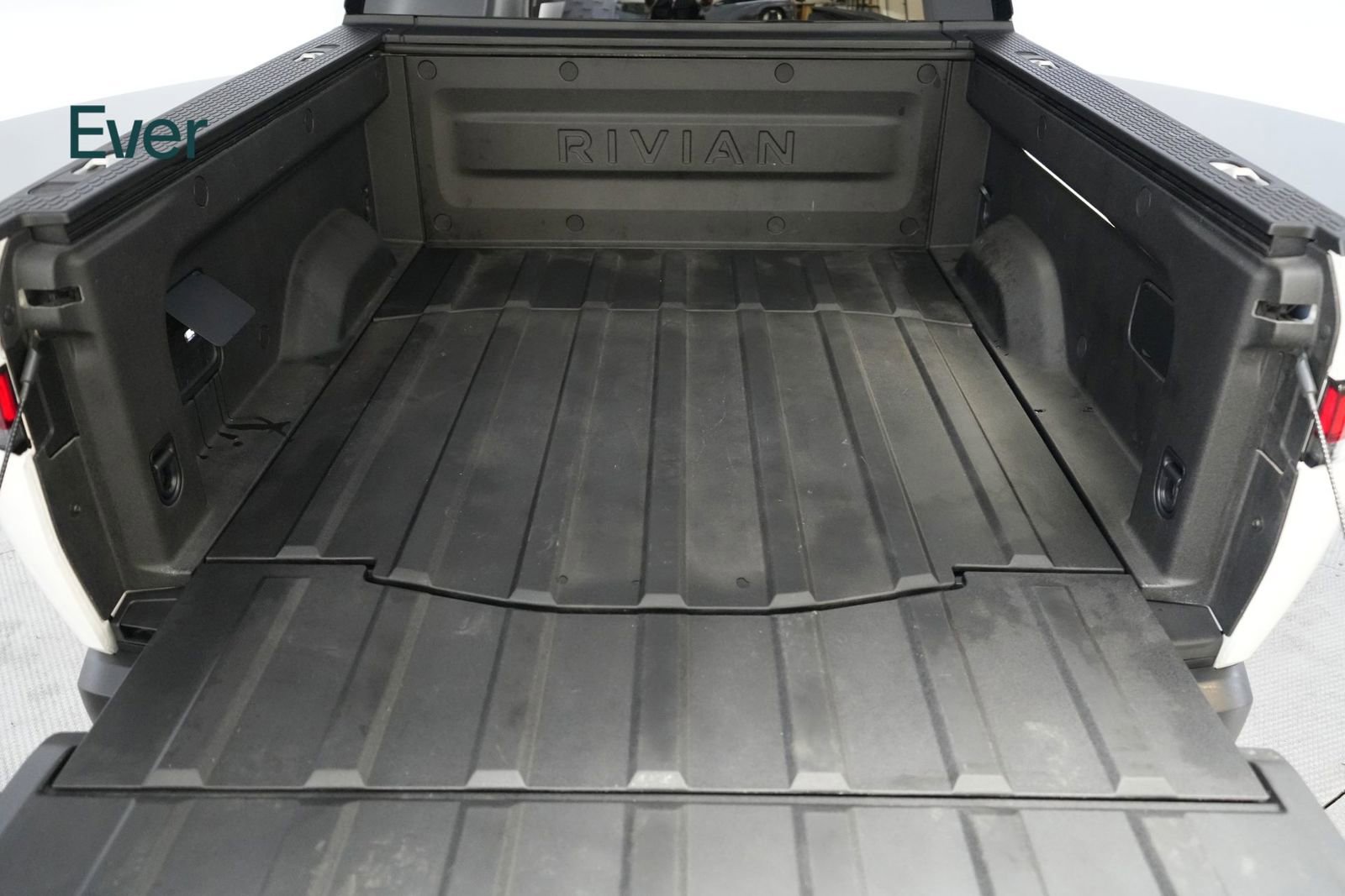 Used 2023 Rivian R1T Adventure image 8