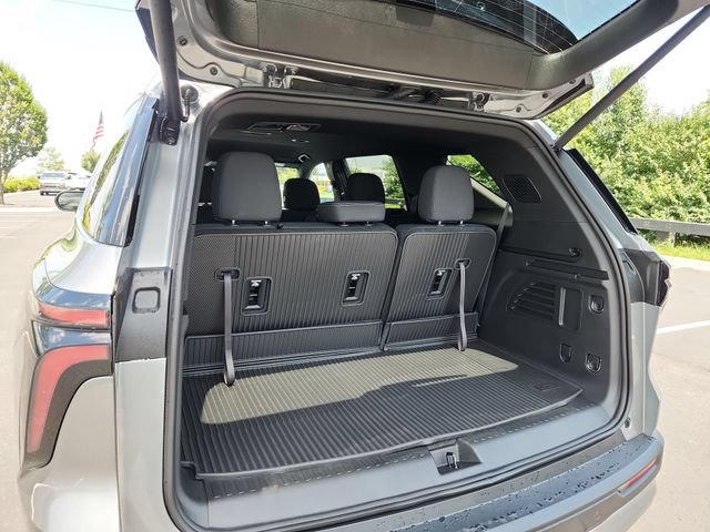 New 2026 Chevrolet Traverse LT w/ Driver Confidence Package FWD image 19