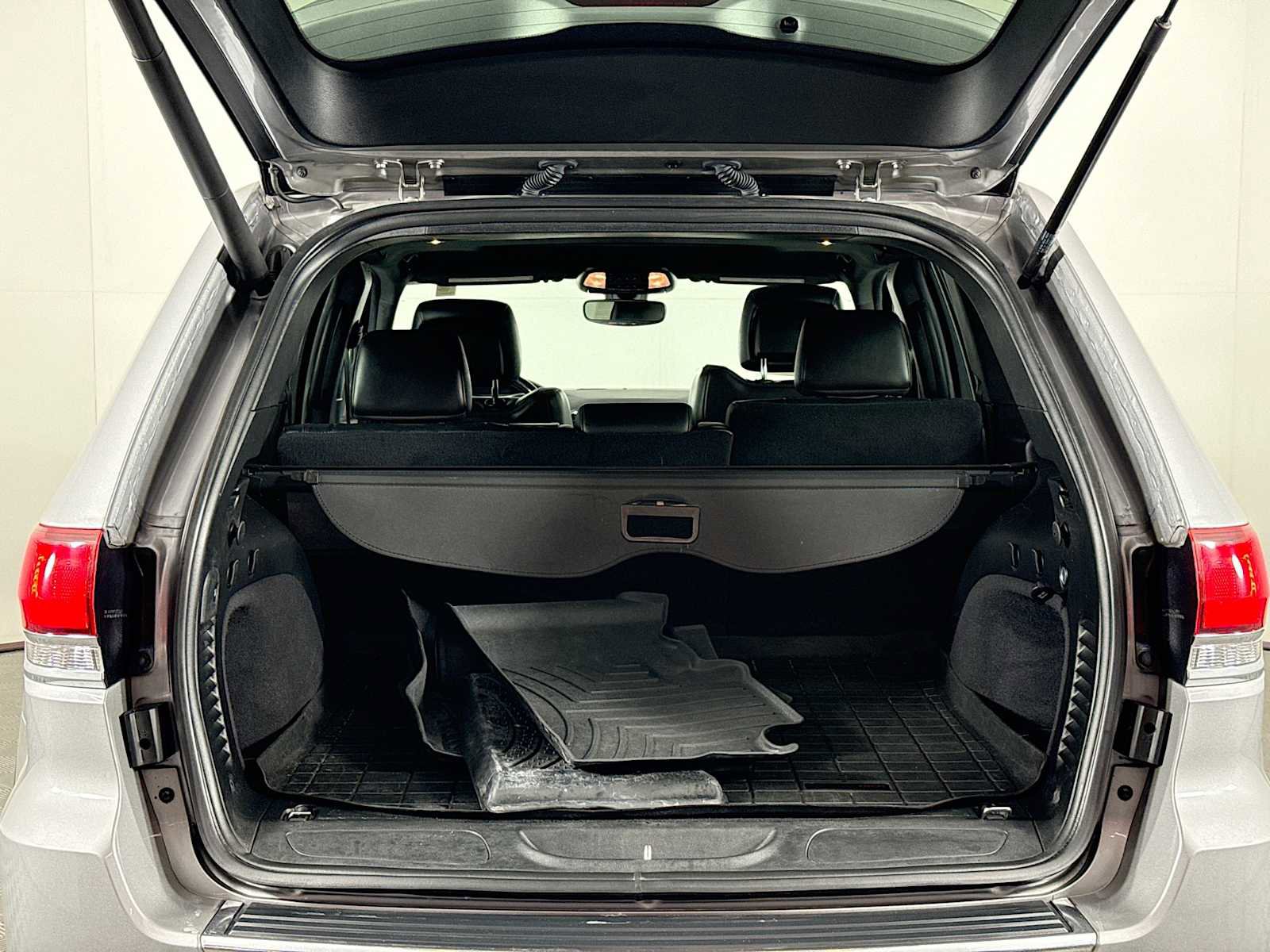 Used 2020 Jeep Grand Cherokee Limited w/ Premium Lighting Group image 24