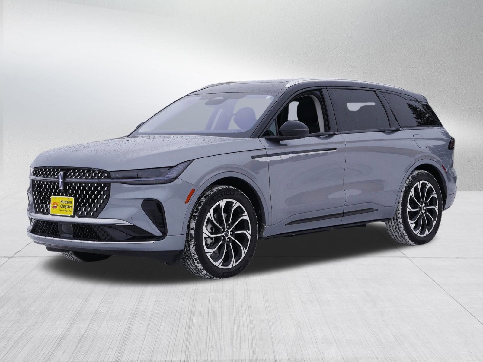 Used 2025 Lincoln Nautilus Reserve image 3