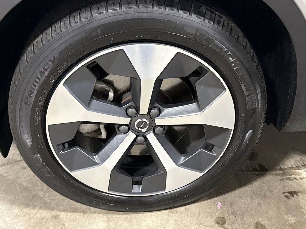 Used 2024 Volvo XC40 B5 Plus image 26