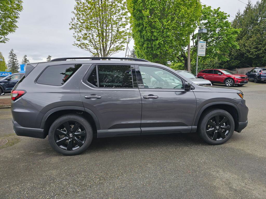 Used 2025 Honda Pilot Black Edition image 8