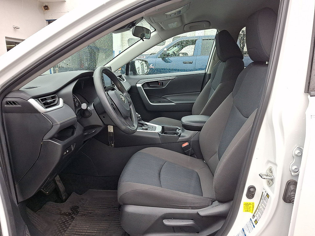 Used 2021 Toyota RAV4 LE AWD/4WD image 11