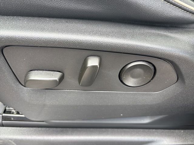 Used 2023 GMC Yukon SLT image 20