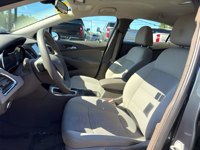Used 2018 Chevrolet Cruze LT FWD image 14