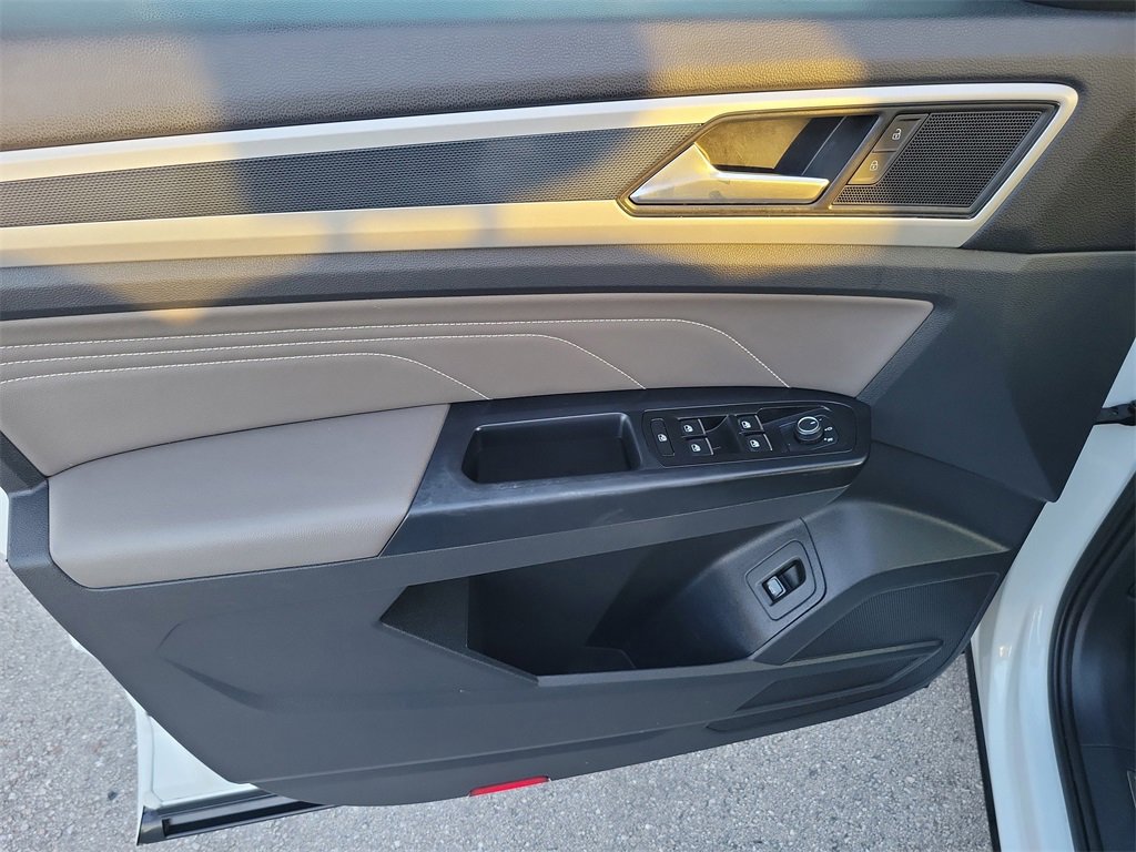 Used 2021 Volkswagen Atlas SE w/ Towing Package image 15