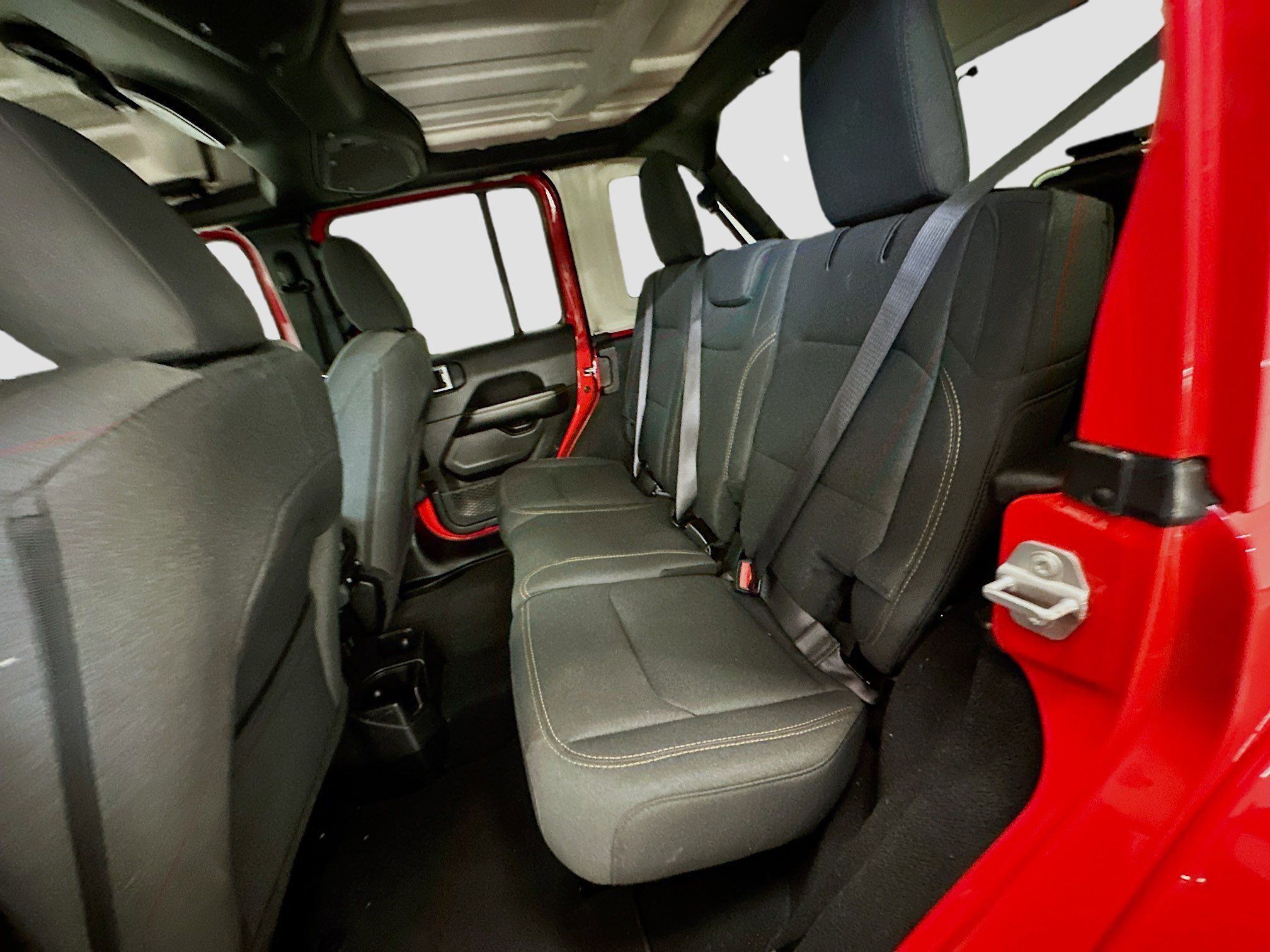 Used 2025 Jeep Wrangler Sahara image 28