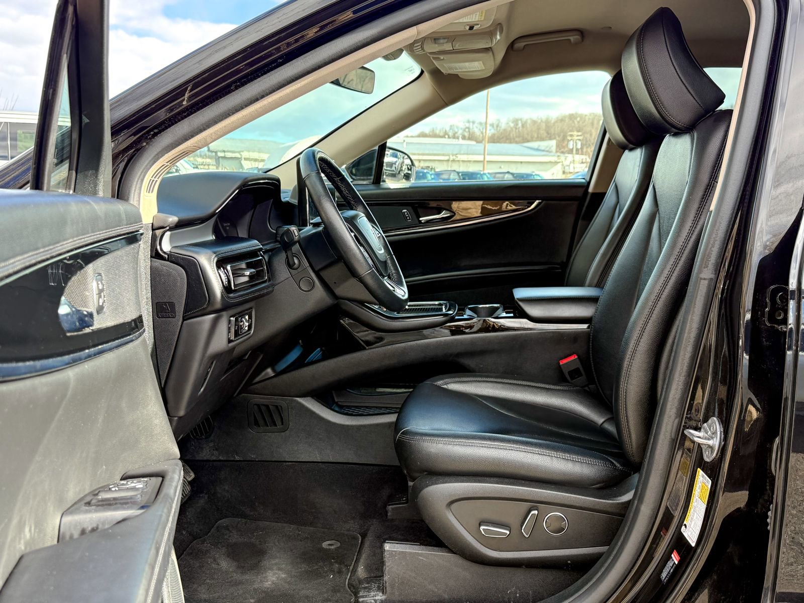 Used 2023 Lincoln Nautilus AWD w/ Premium Package image 18