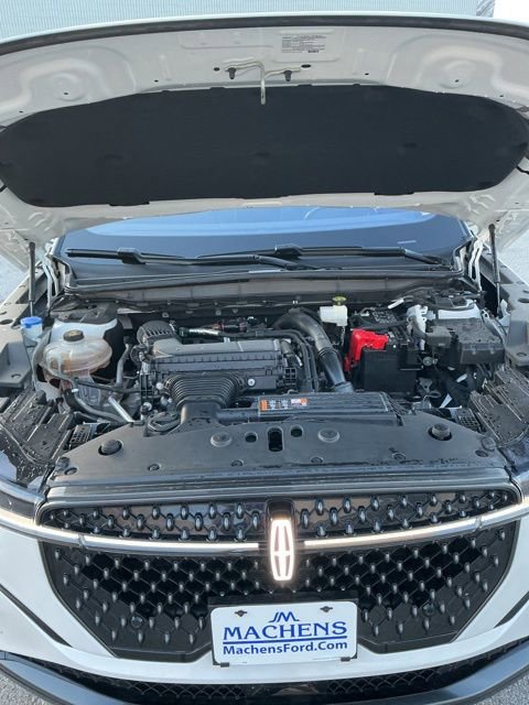 Used 2024 Lincoln Nautilus Reserve w/ Equipment Group 202A image 2