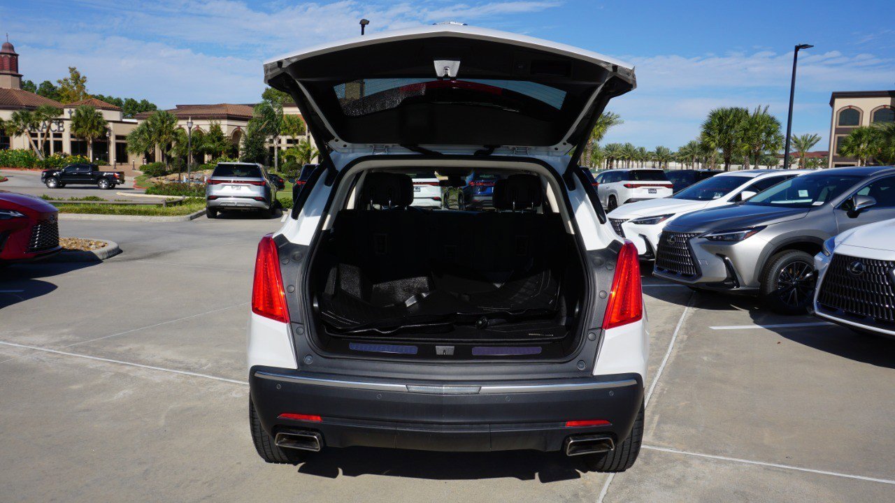 Used 2018 Cadillac XT5 Luxury w/ Driver Awareness Package image 32